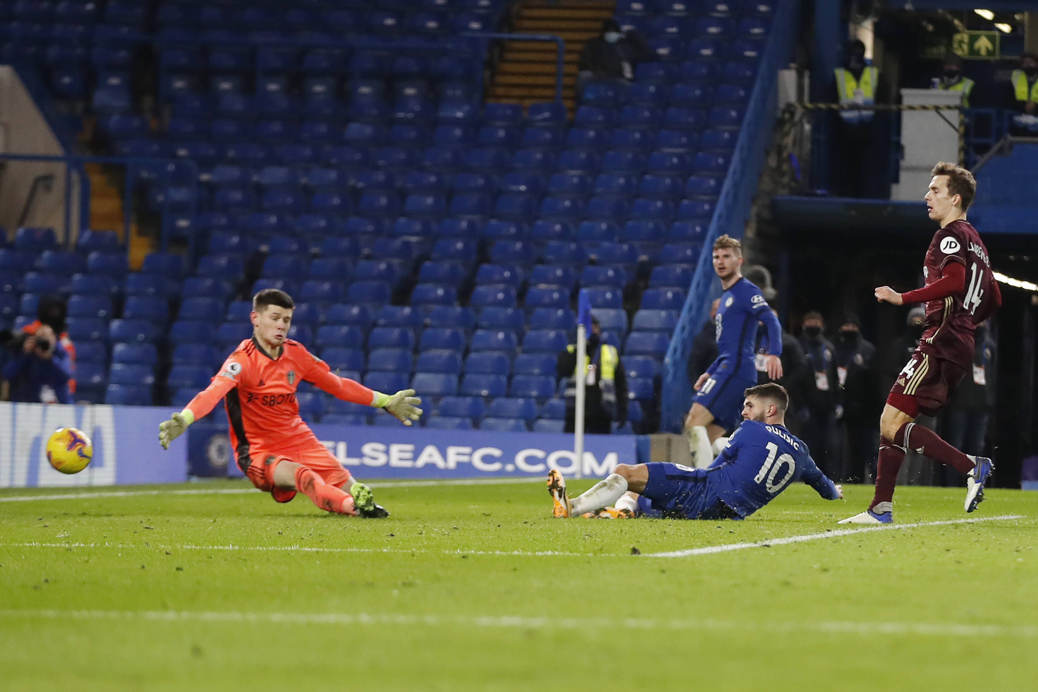 他们不断调 他们不断调